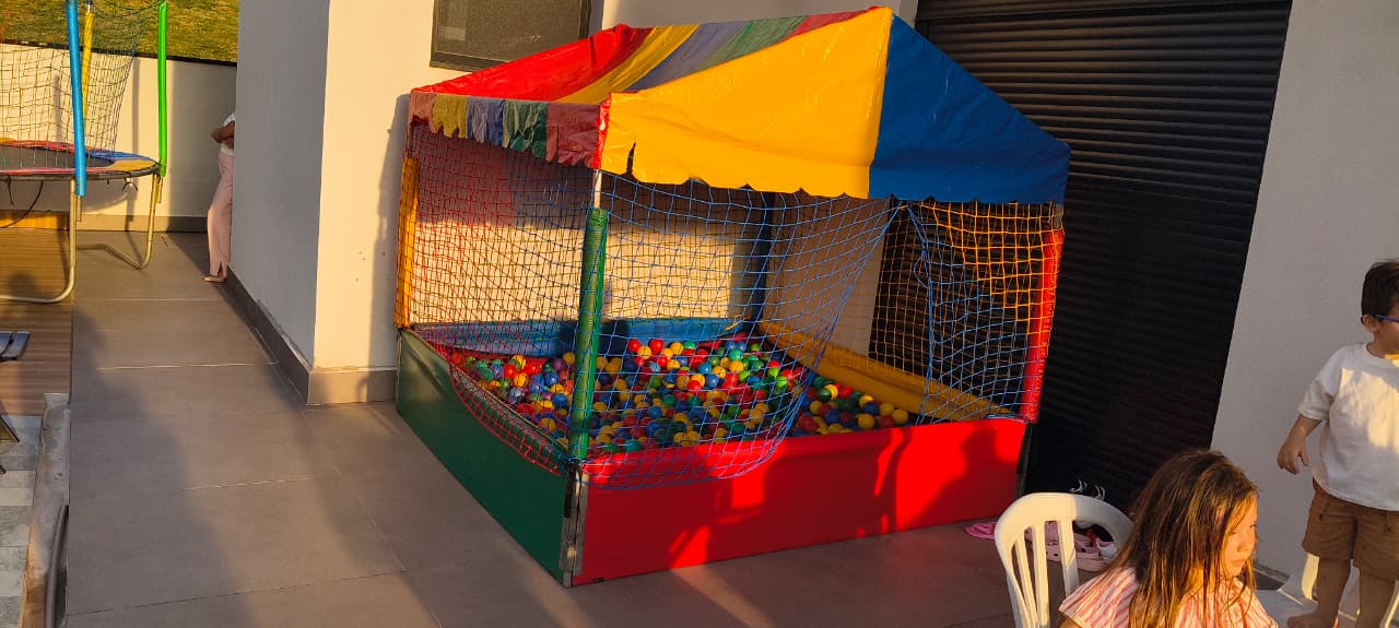 Brinquedo inflável em festa 4
