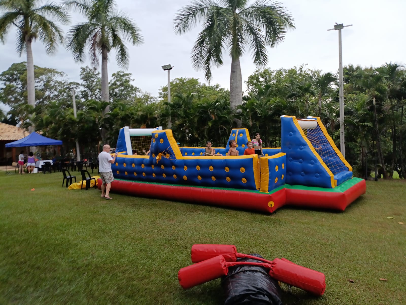 Brinquedo inflável em festa 1